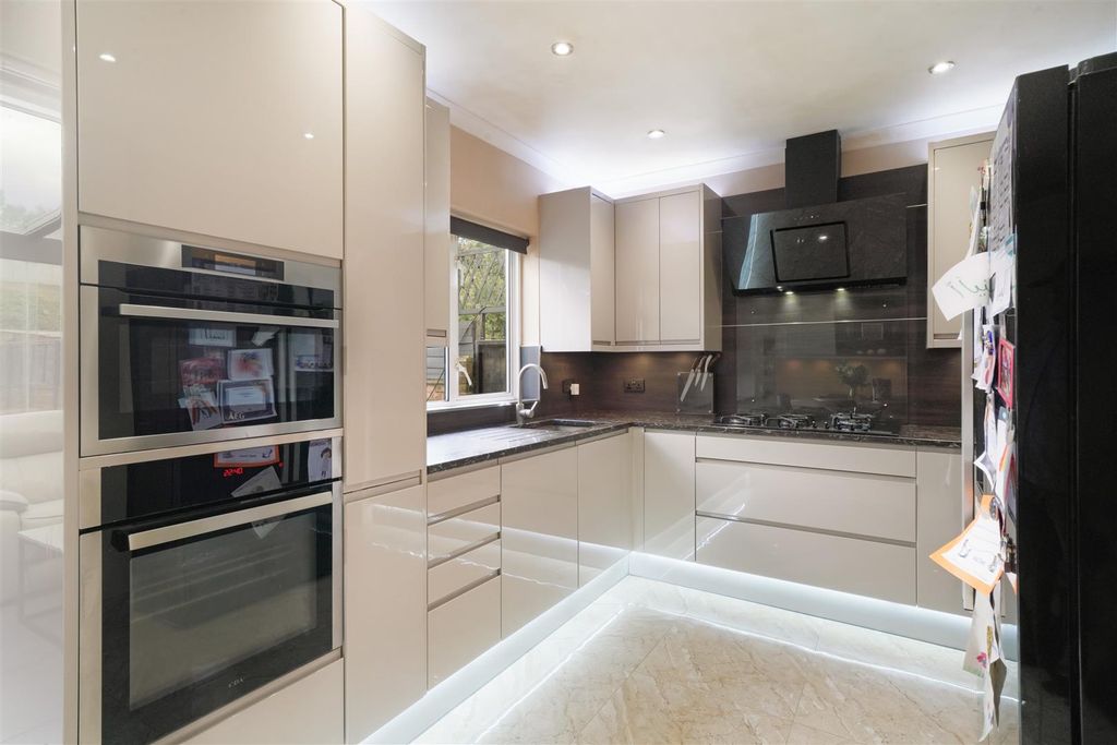 Property photo 3 of 15 87 Tavistock Avenue, Perivale - Xplixa92P0Tvrhskn9