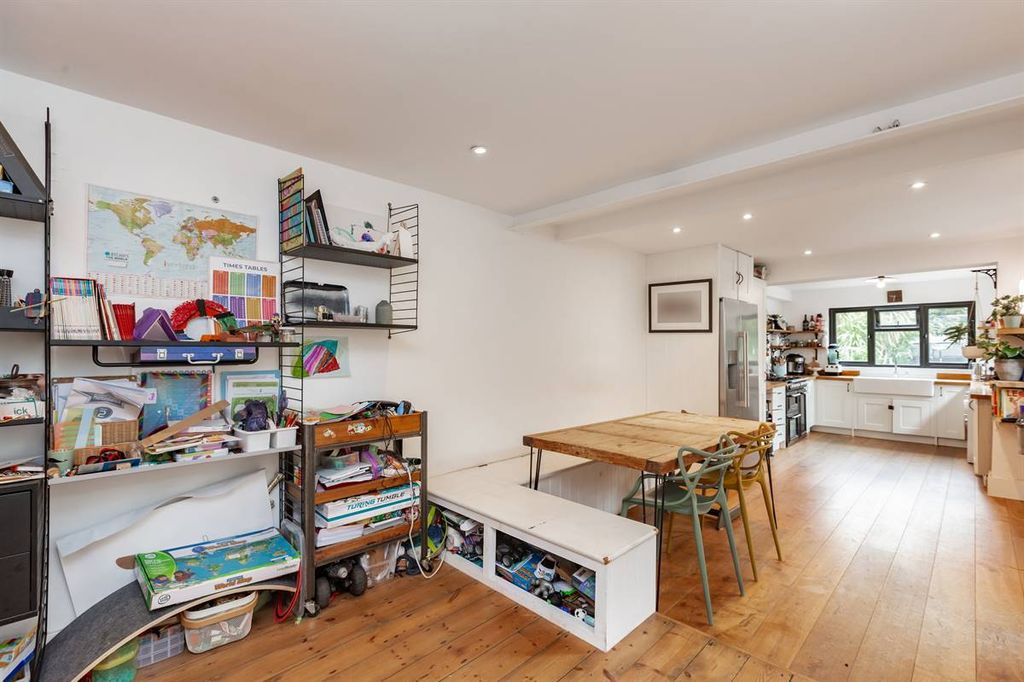 Property photo 2 of 30