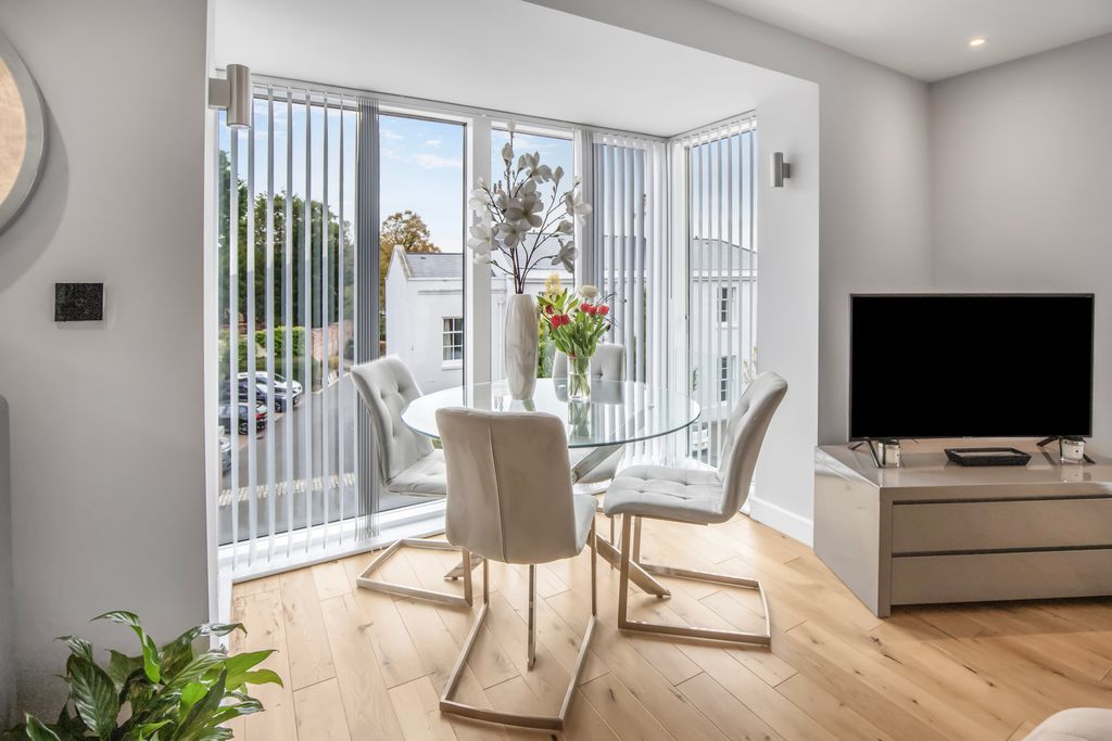 Property photo 3 of 13 Dining Area