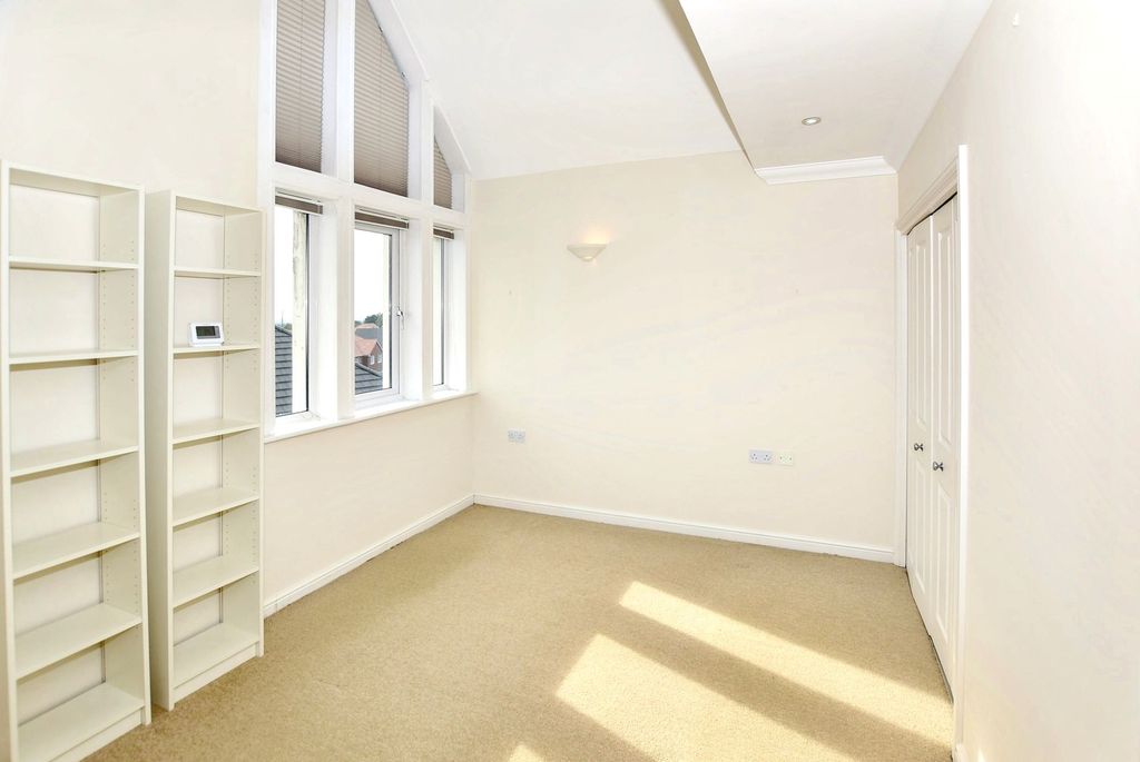 Property photo 3 of 11