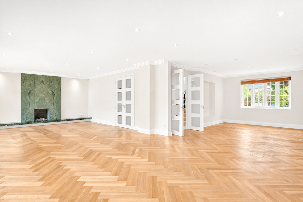 Property photo 3 of 21 Living Room