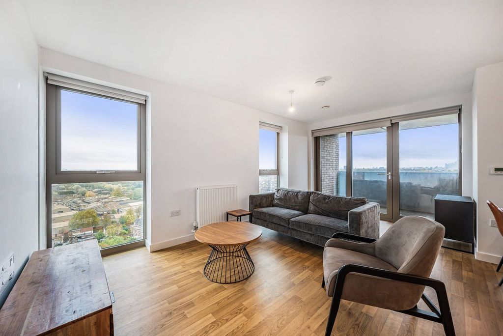 Property photo 2 of 23