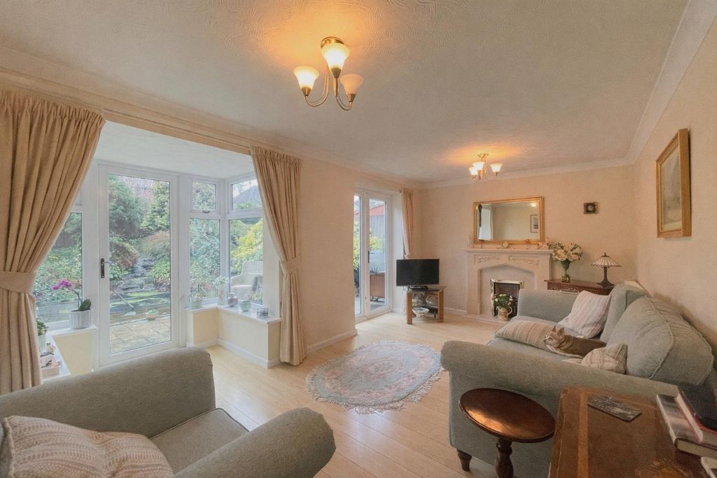 Property photo 2 of 23 Living Room