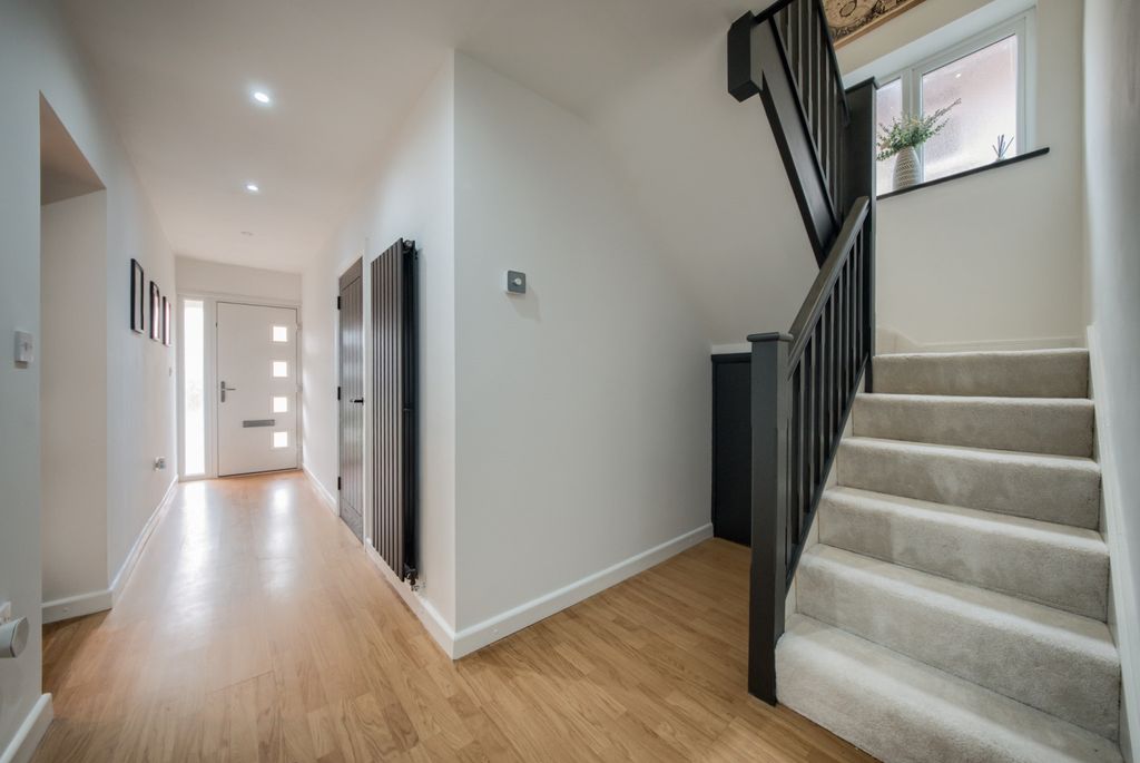 Property photo 2 of 39 Xt5A9835-Hdr(3)