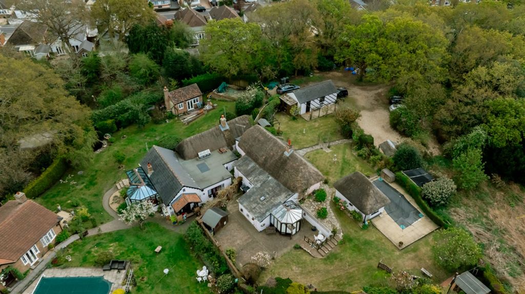 Property photo 3 of 25