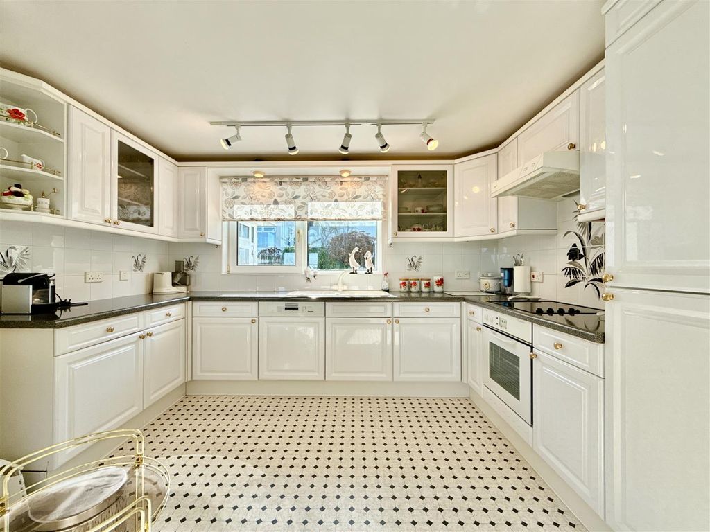 Property photo 3 of 17 Kitchen Breakfast Room.Jpg