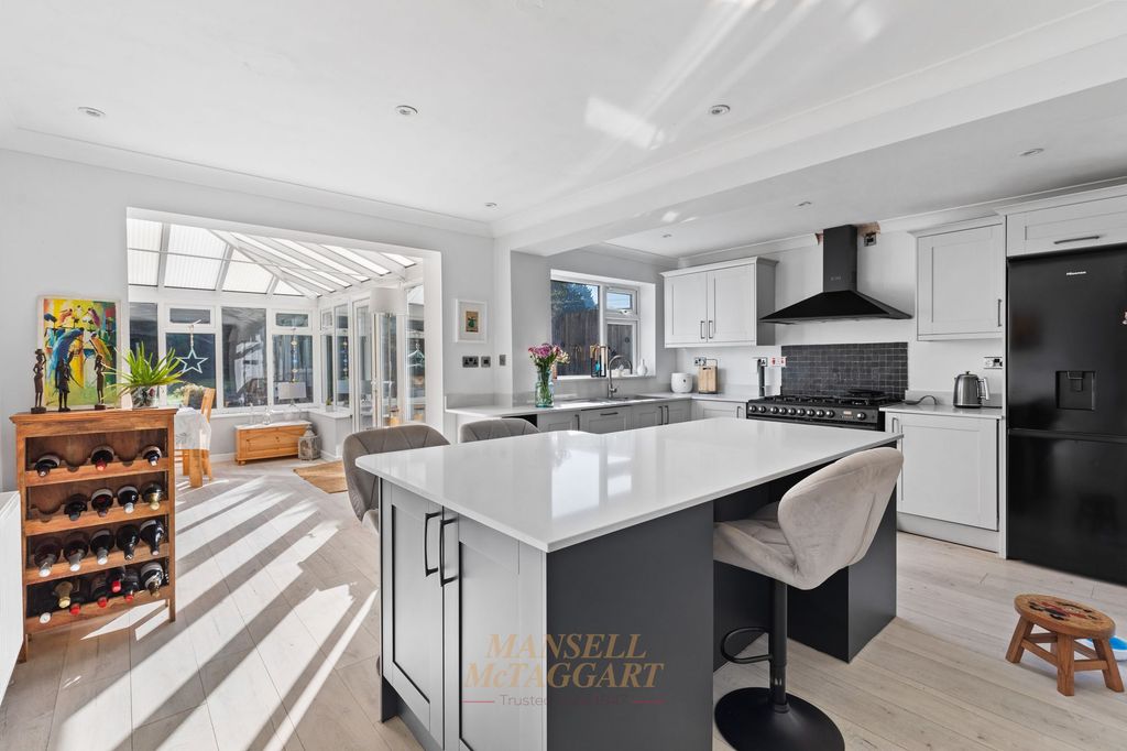 Property photo 2 of 25