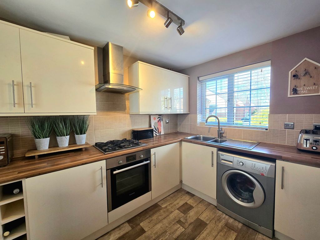 Property photo 3 of 21 Kitchen