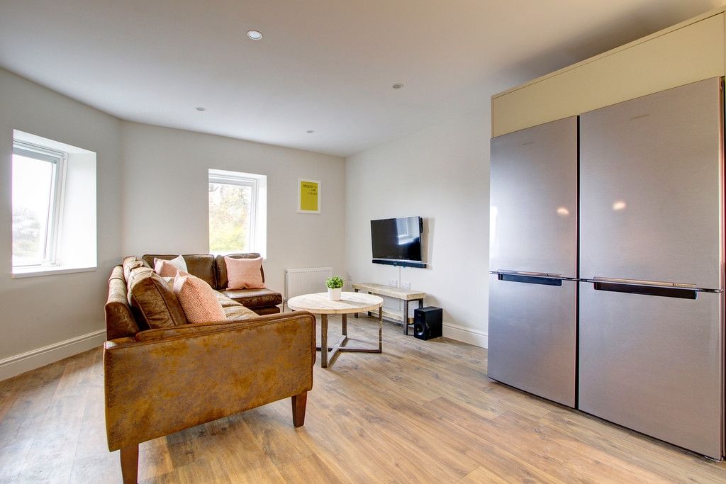 Property photo 3 of 11 Photo 2