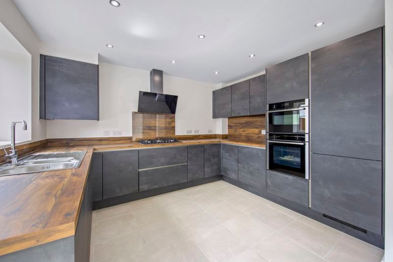 Property photo 2 of 8 Kitchen