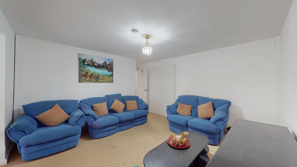 Property photo 3 of 19 Photo 9