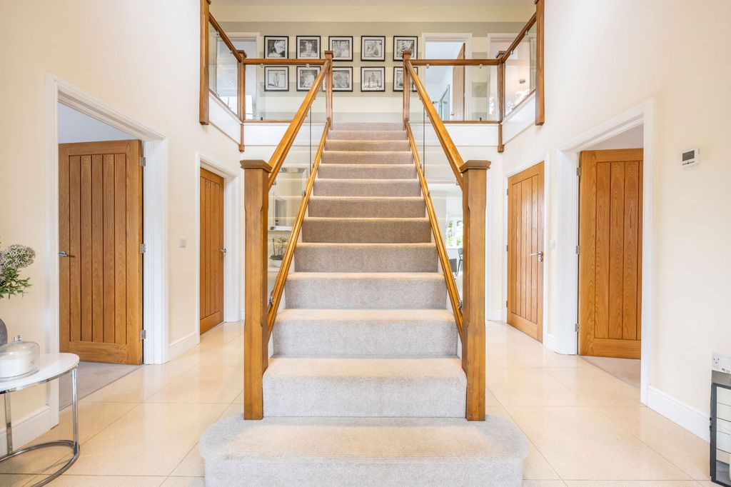 Property photo 2 of 59