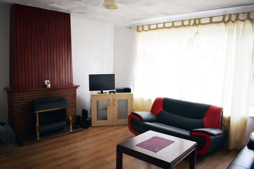 Property photo 3 of 9 322 1