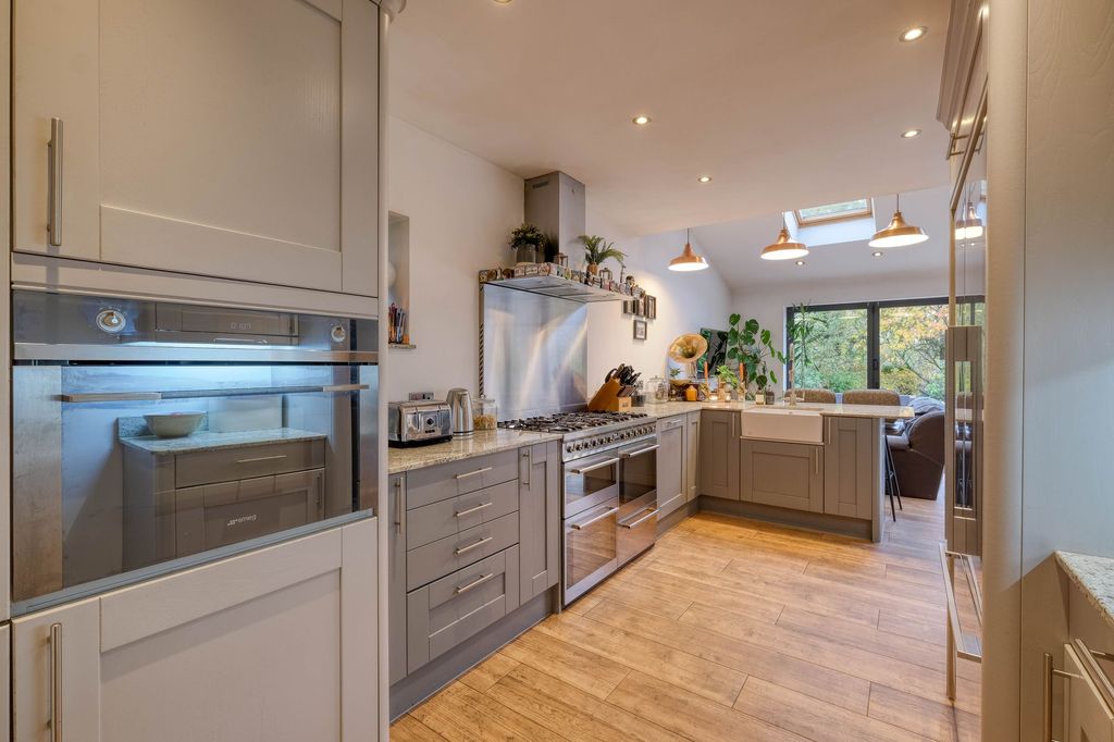 Property photo 2 of 29