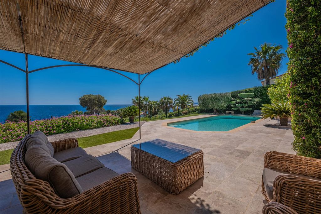 Property photo 1 of 15 Isambres: Single-Story Villa With Exceptional Sea View
