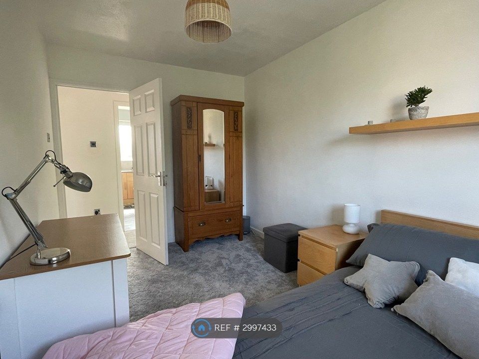 Property photo 3 of 4