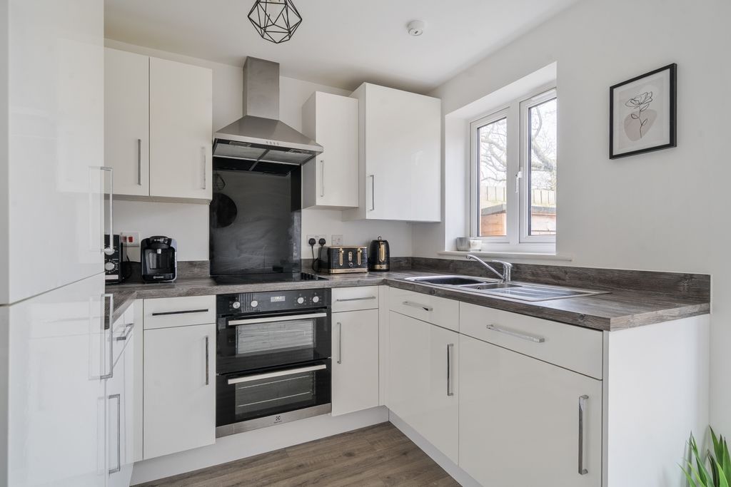 Property photo 2 of 21 1415314-8-6995Cb2E4Ec56