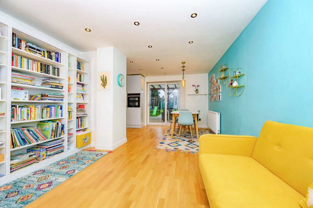 Property photo 2 of 20