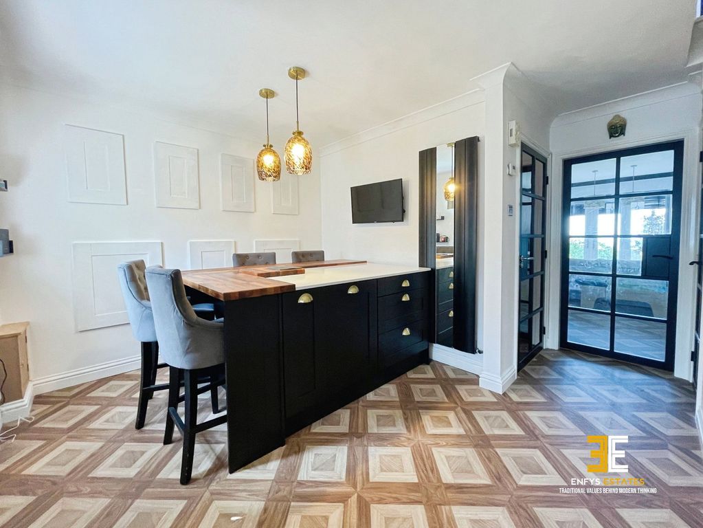 Property photo 2 of 31