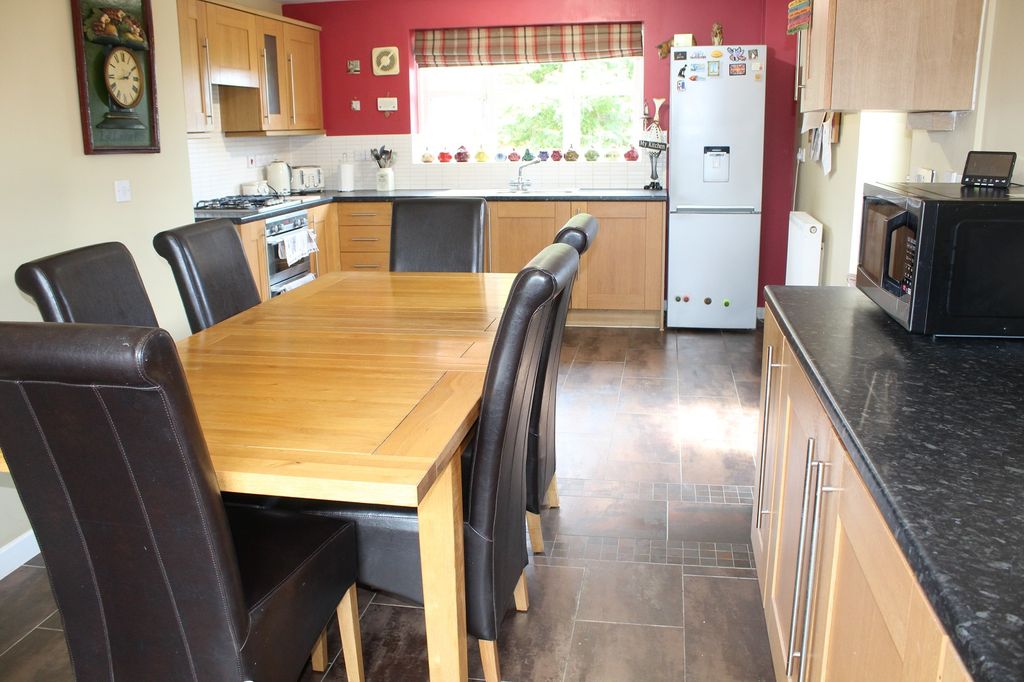 Property photo 2 of 19 Fitted Dining Kitchen