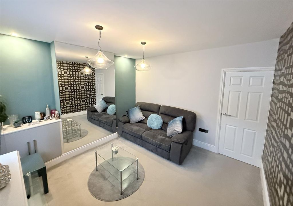 Property photo 3 of 13 Living A.Jpg