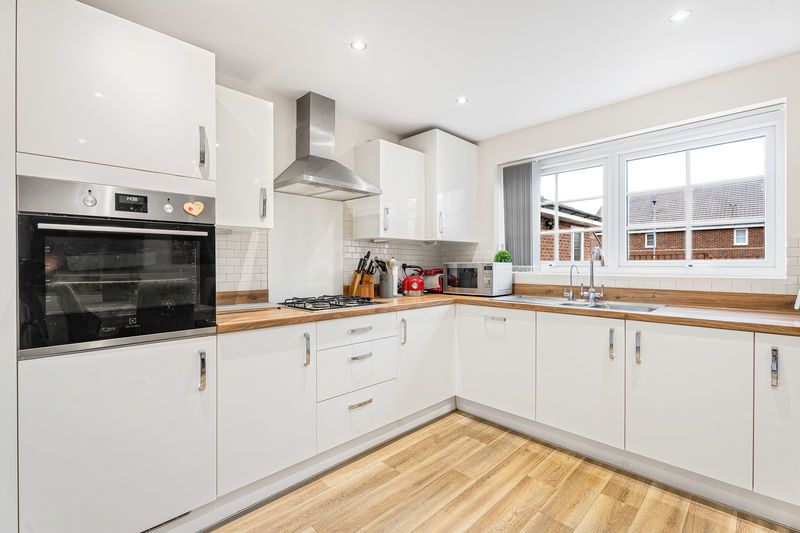 Property photo 3 of 29 Kitchen/Diner