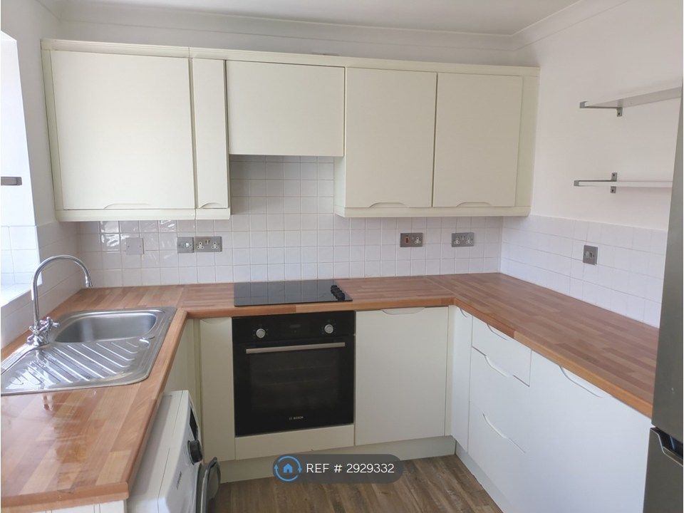 Property photo 3 of 8 Kitchen