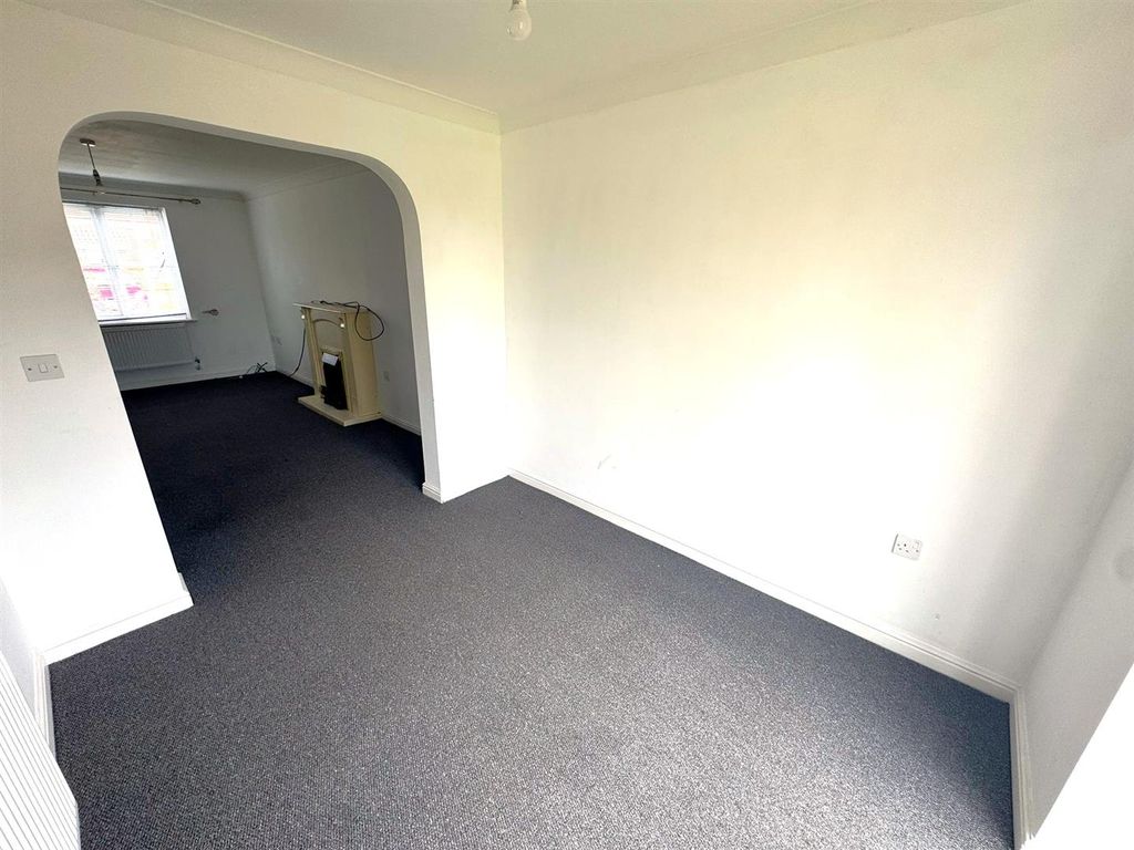 Property photo 3 of 22 2.Jpeg