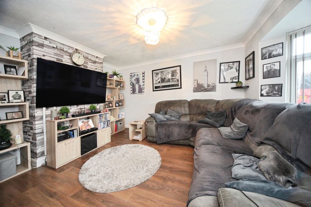 Property photo 2 of 18