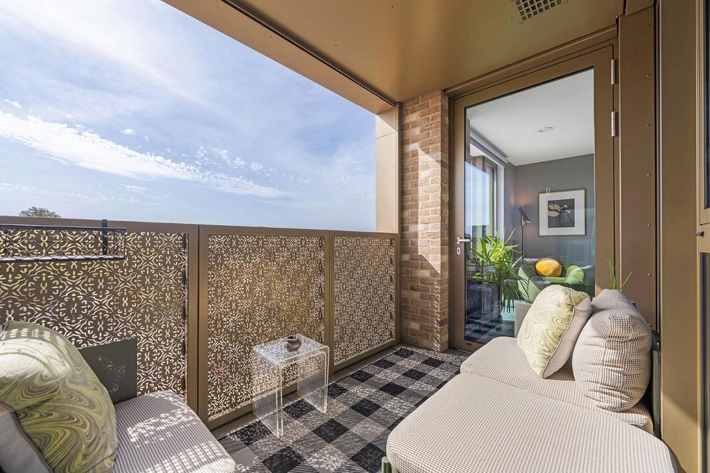 Property photo 3 of 19 Balcony (2).Jpg