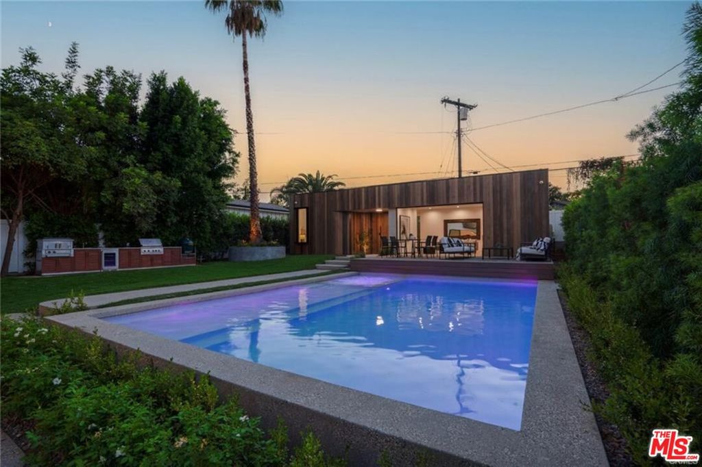 Property photo 3 of 52