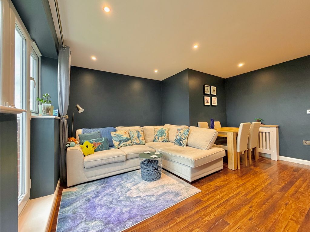 Property photo 2 of 11 Living/Dining Room