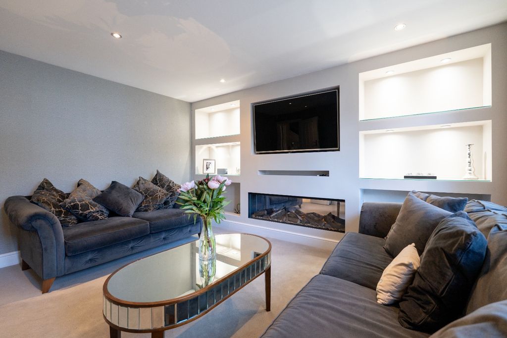 Property photo 2 of 48 4262293