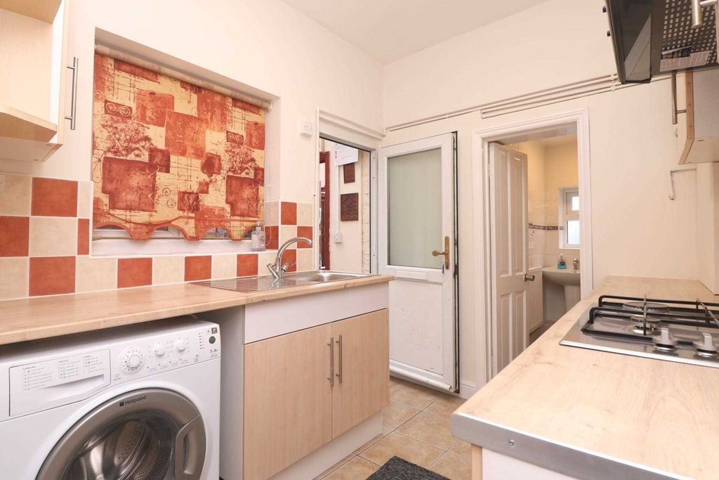 Property photo 3 of 6