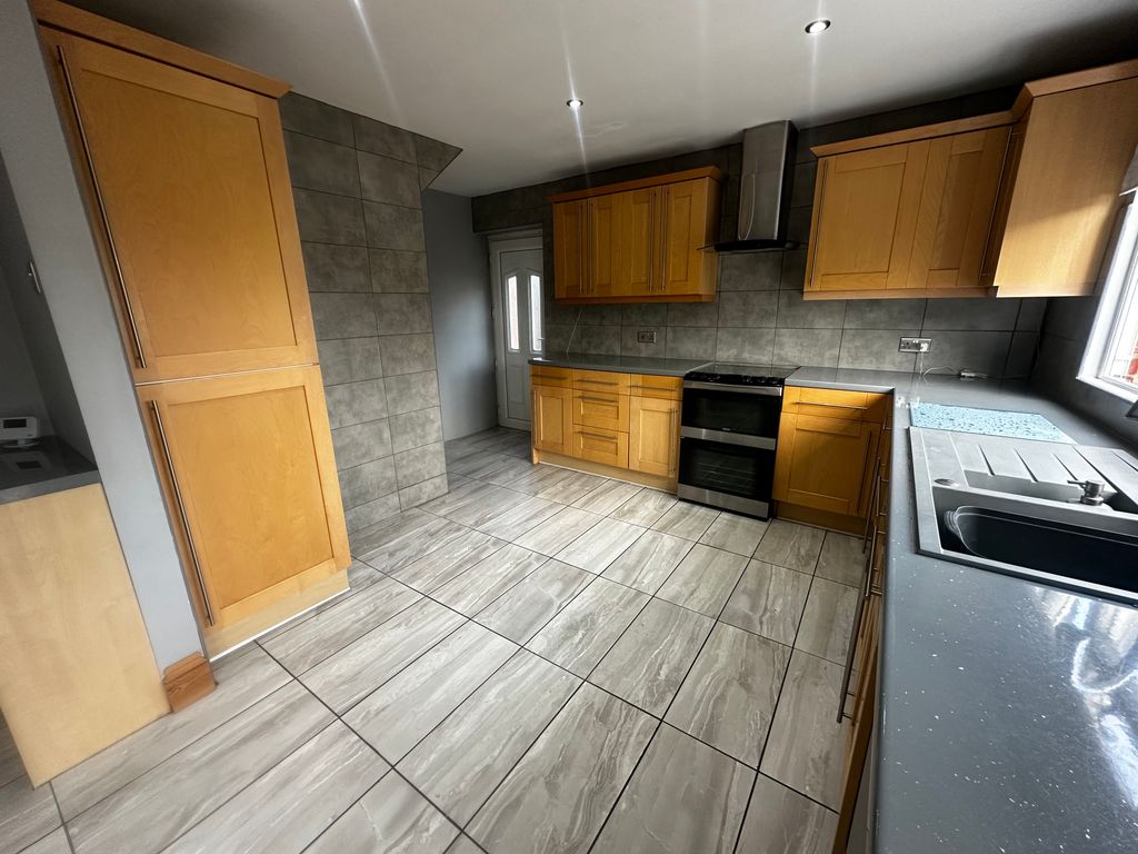 Property photo 3 of 10 Bathroom