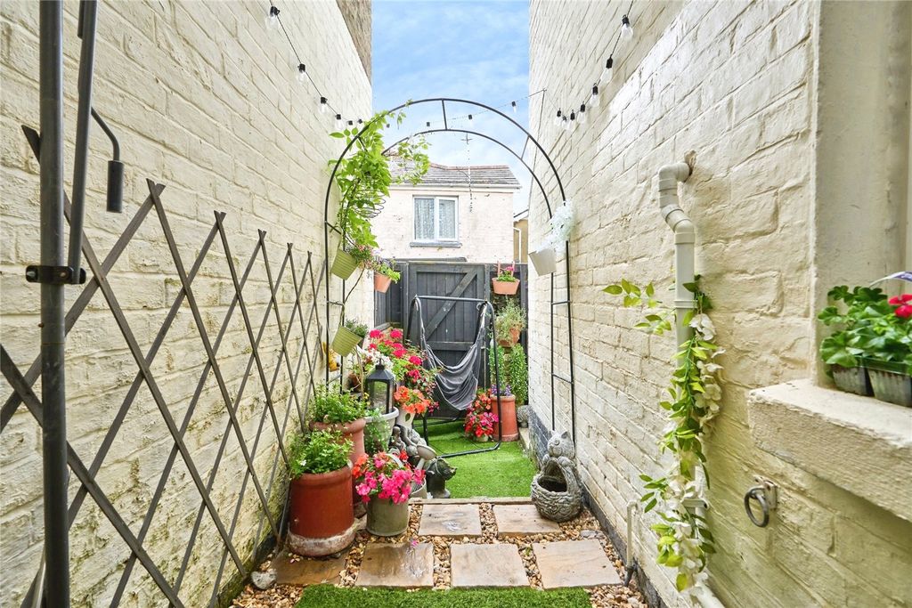 Property photo 2 of 18 Picture No. 45