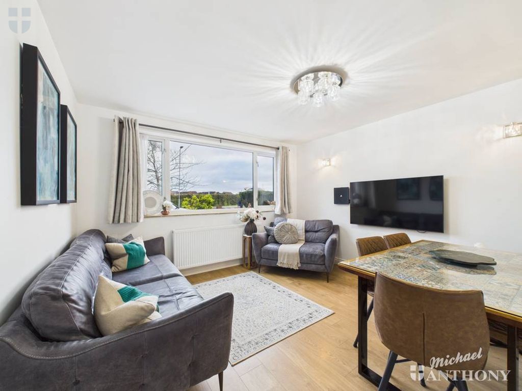 Property photo 3 of 18 Cam03218G0-Pr0852-Still003-Thumbnail-H750-70