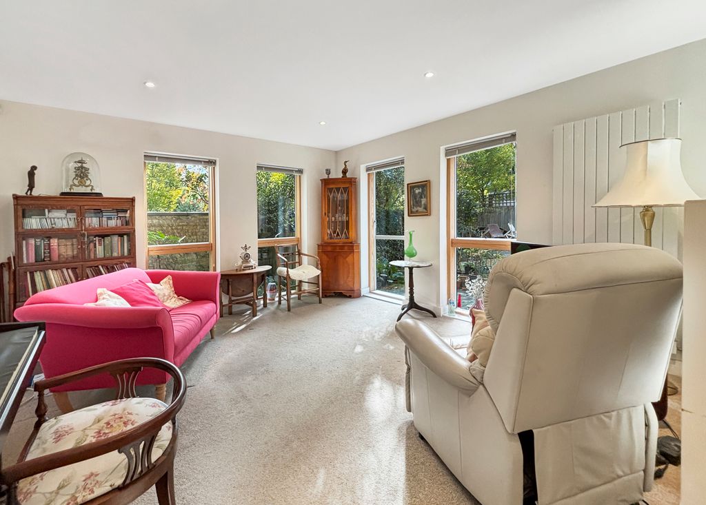 Property photo 3 of 18 Sitting Room