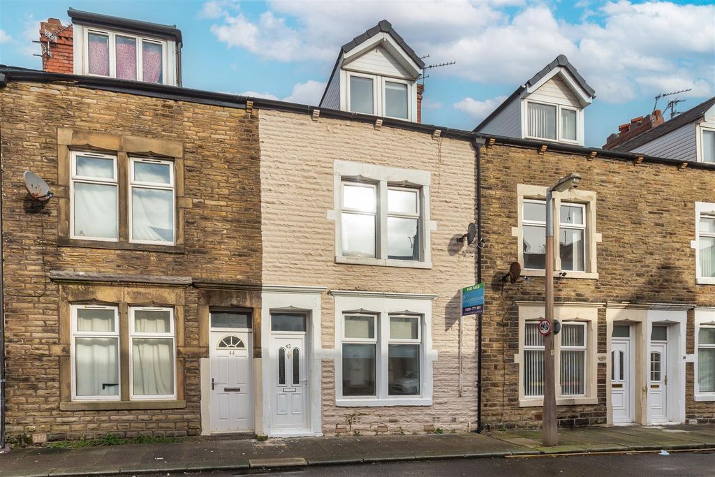 Property photo 1 of 18