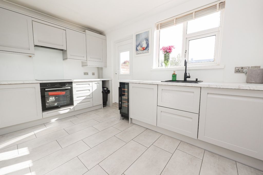 Property photo 2 of 26 5055842