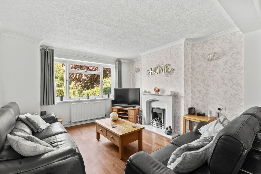 Property photo 2 of 18 Sitting Room