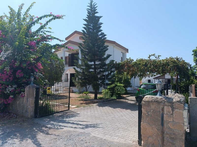 Property photo 2 of 39