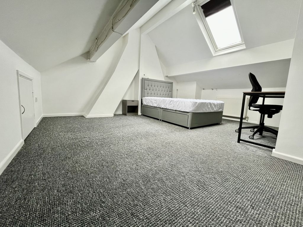 Property photo 2 of 20 Bedroom 1