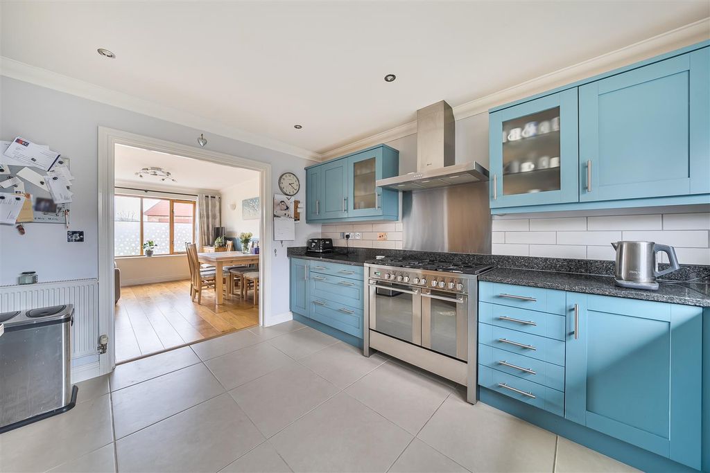 Property photo 3 of 25 Kitchen