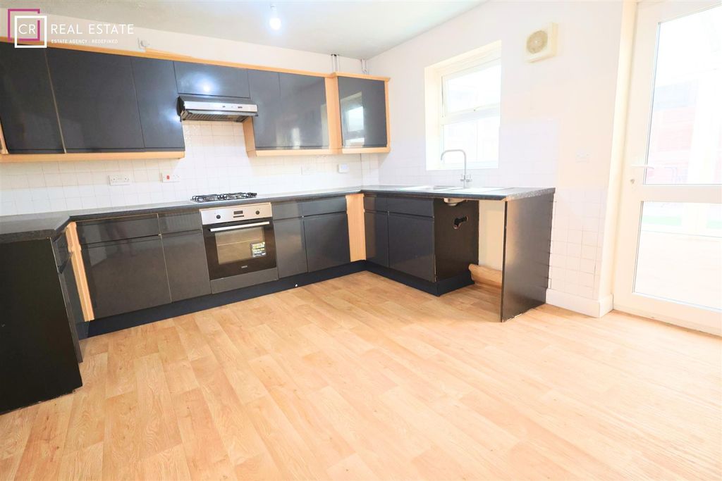 Property photo 3 of 14 Kitchen