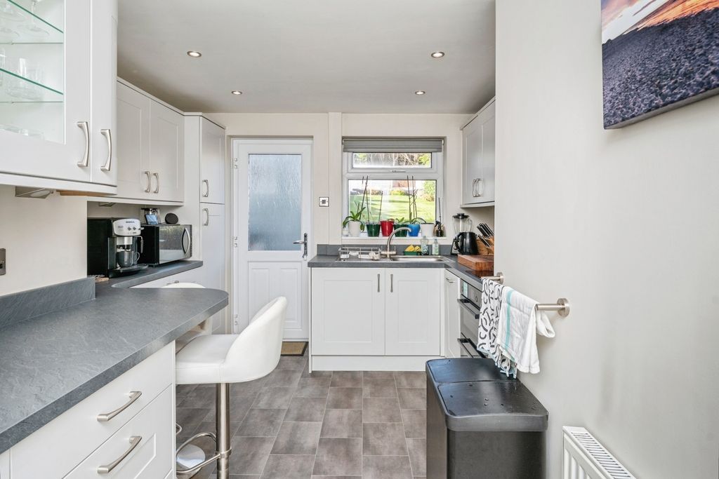 Property photo 2 of 17 Kitchen