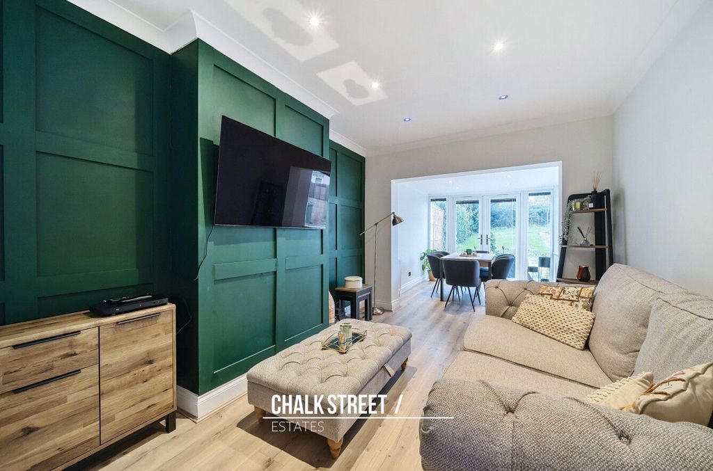 Property photo 2 of 20