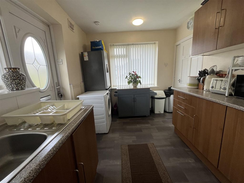 Property photo 3 of 16 Kitchen