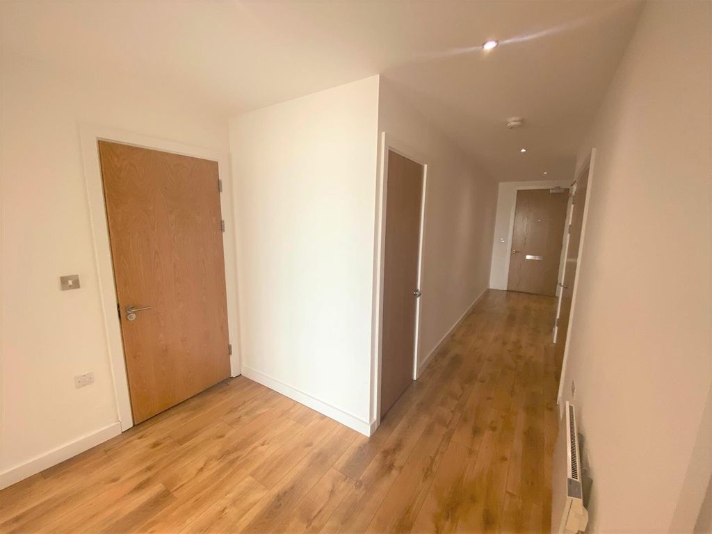 Property photo 2 of 15 Hallway