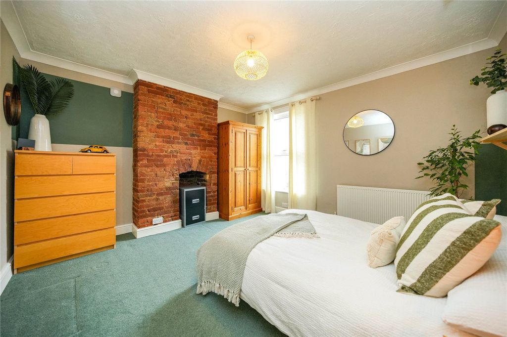 Property photo 3 of 13 Main Bedroom